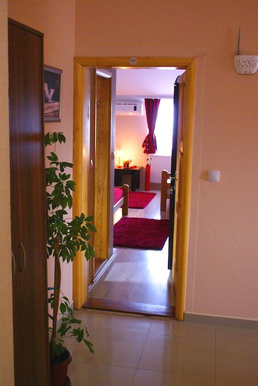 Guest House Villa Mir Κραγκούγιεβατς Εξωτερικό φωτογραφία